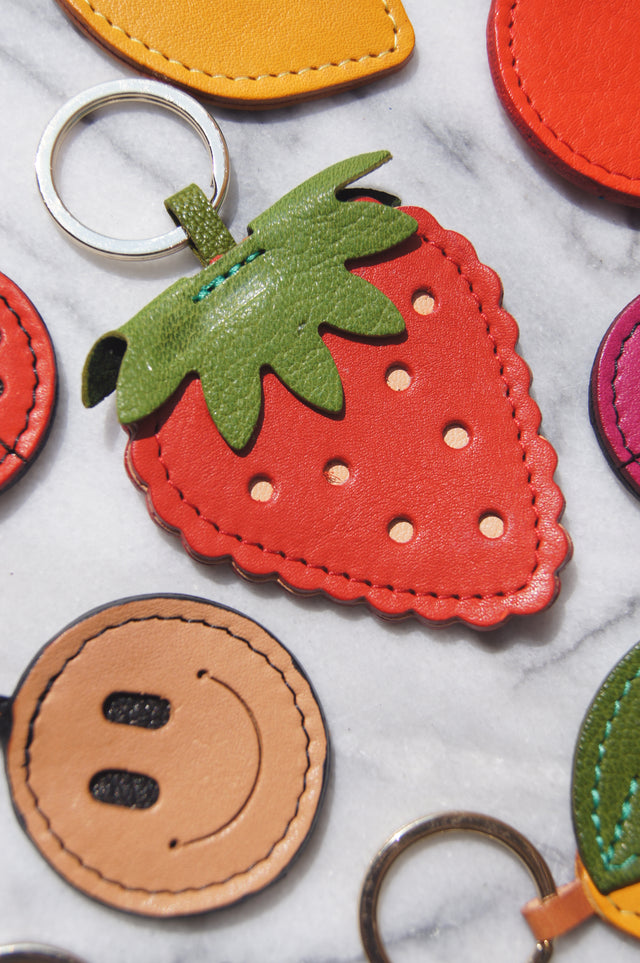 SINGLE STRAWBERRY KEYCHAIN
