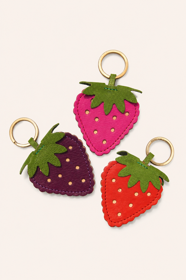 SINGLE STRAWBERRY KEYCHAIN