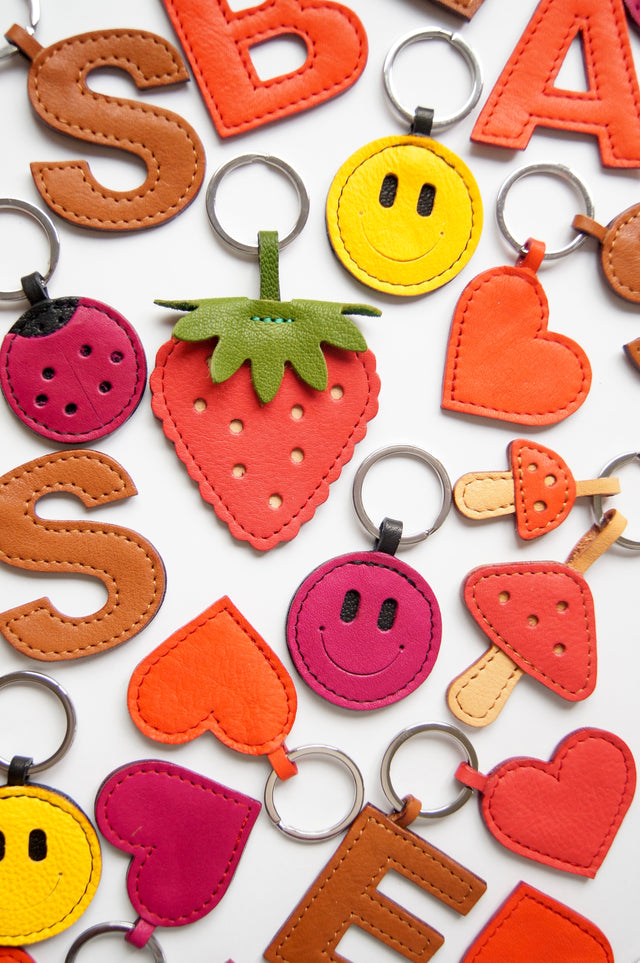 SINGLE STRAWBERRY KEYCHAIN