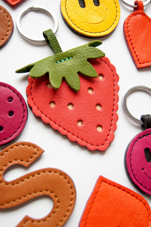 SINGLE STRAWBERRY KEYCHAIN