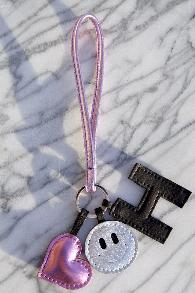 SCHLÜSSELBUND TWINKLE VIOLETT MIT PERSÖNLICHEM BUCHSTABEN