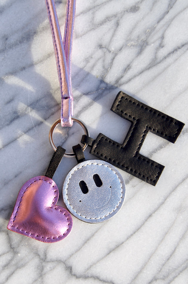 SCHLÜSSELBUND TWINKLE VIOLETT MIT PERSÖNLICHEM BUCHSTABEN