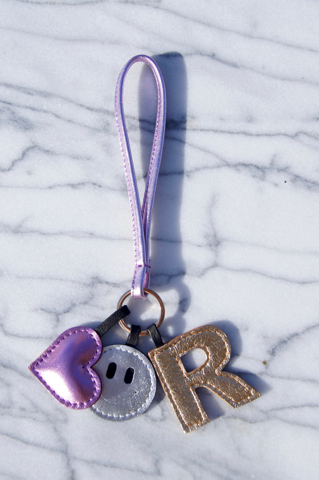 SCHLÜSSELBUND TWINKLE VIOLETT MIT PERSÖNLICHEM BUCHSTABEN