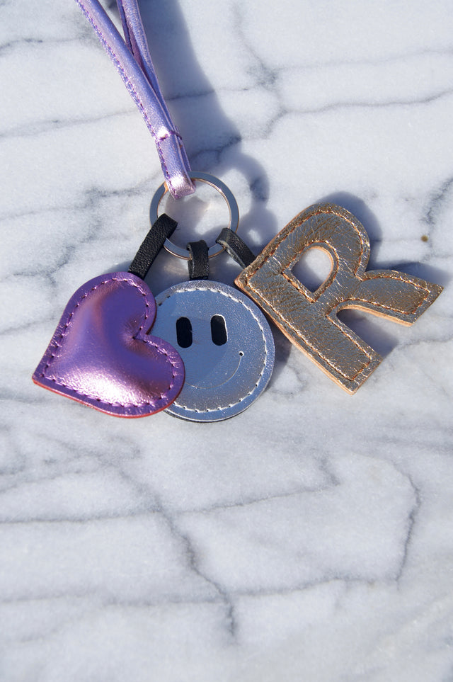 SCHLÜSSELBUND TWINKLE VIOLETT MIT PERSÖNLICHEM BUCHSTABEN